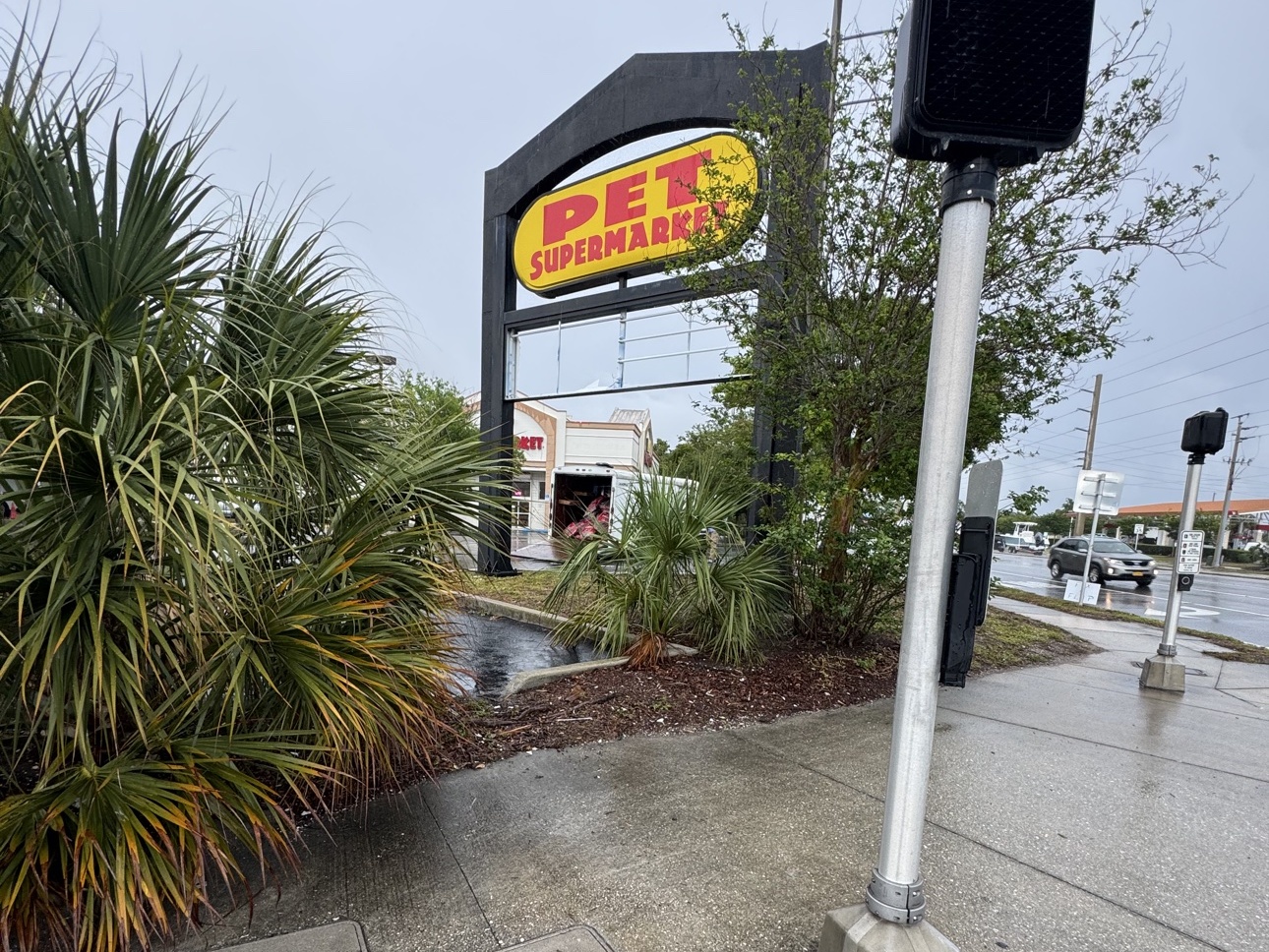 Landscaped grounds at a Pet Supermarket shopping center